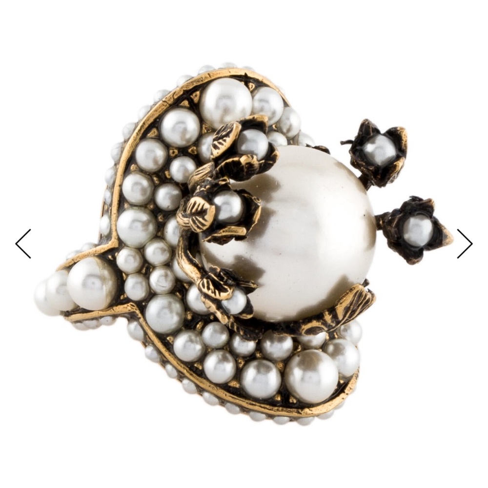 Gucci Faux Pearl Flower Cocktail RIng